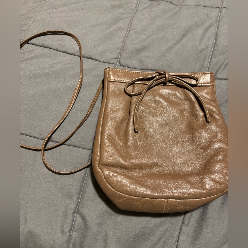 VINTAGE 80s Small Leather Shoulder Bag Handbag Snap Close Bow Accent TAUPE
